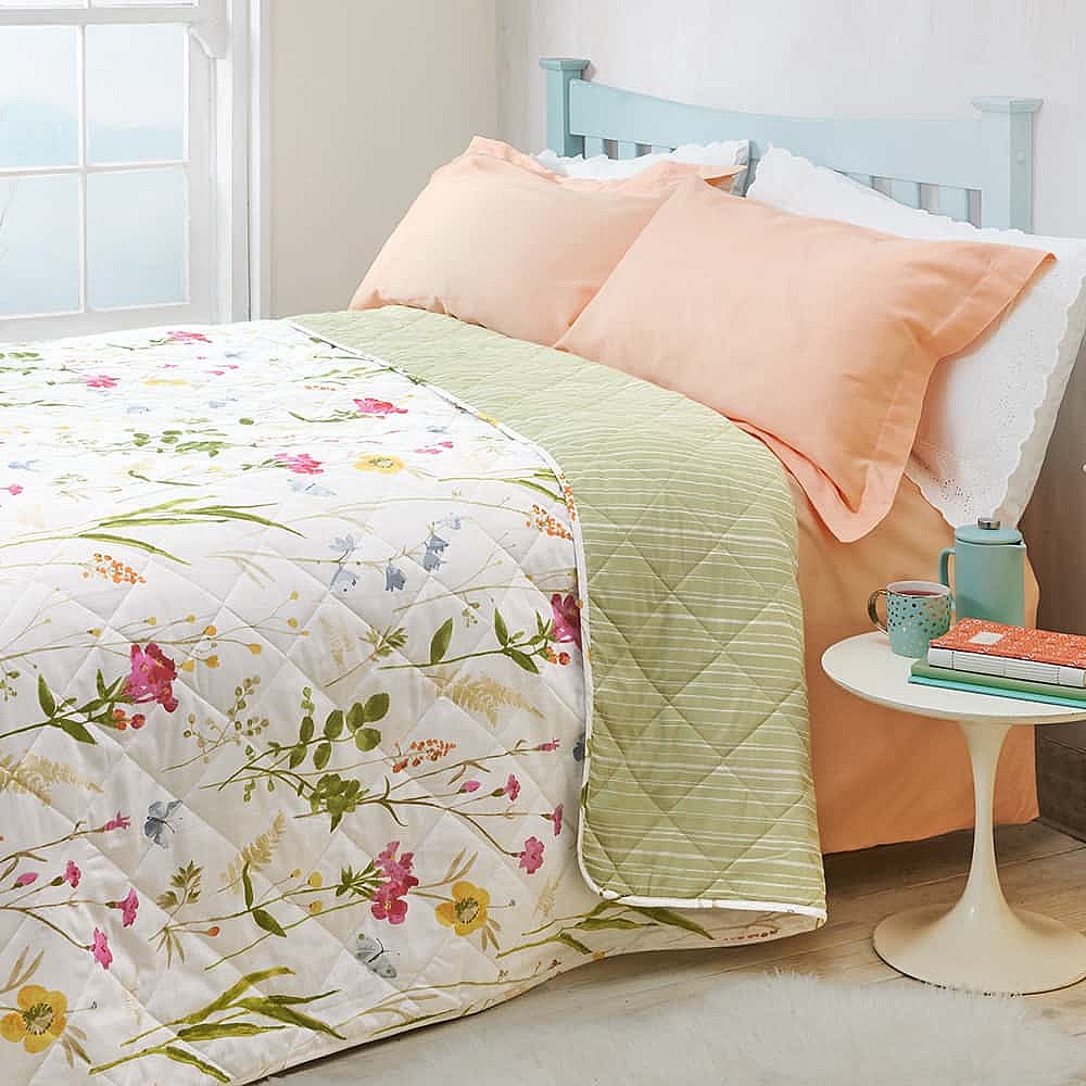 Tjörn Meadow Quilt | Culture Vulture