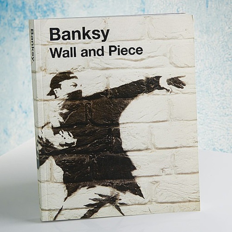【海外版】Banksy Wall and Piece Wall and Piece : BANKSY: Amazon.ca: Books